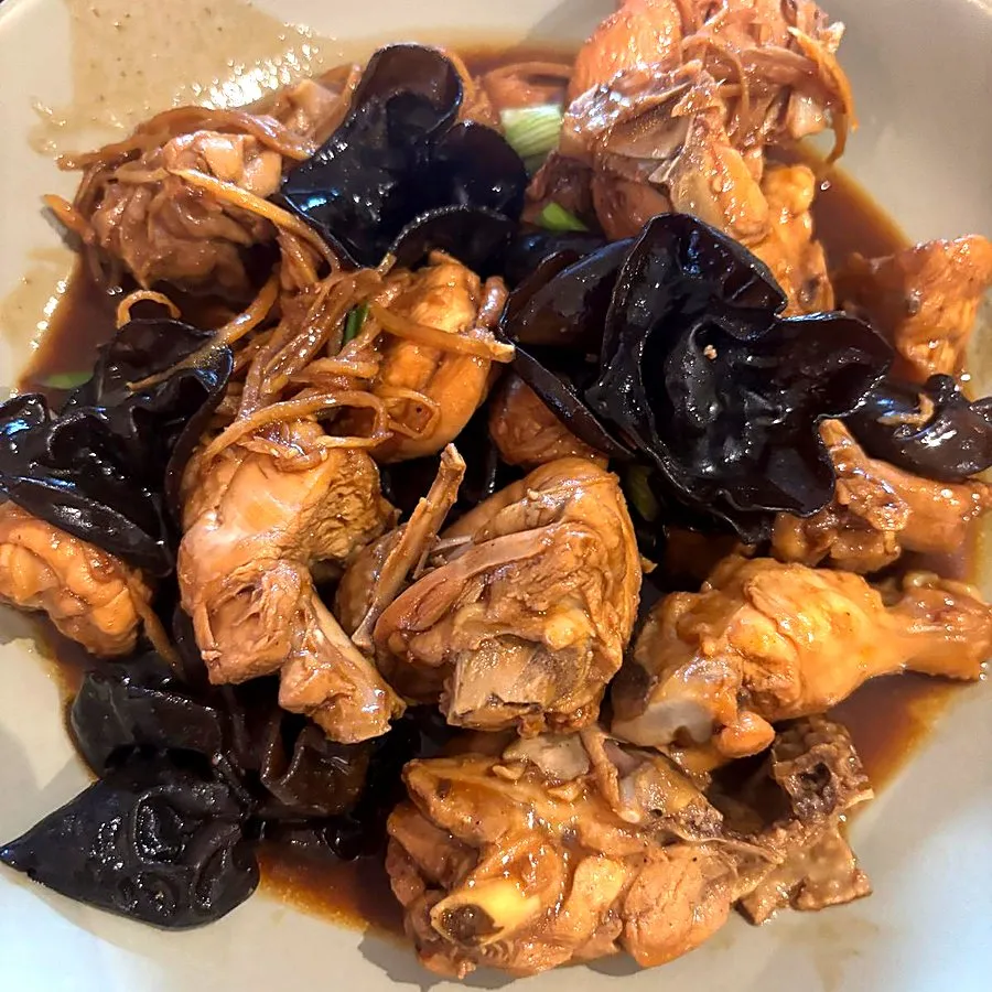 Ginger chicken with wood ear fungus
