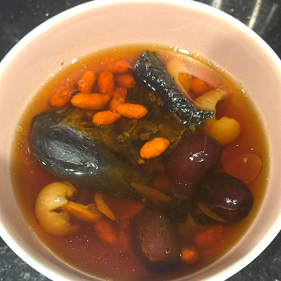 Herbal soup with goji, red dates and longan