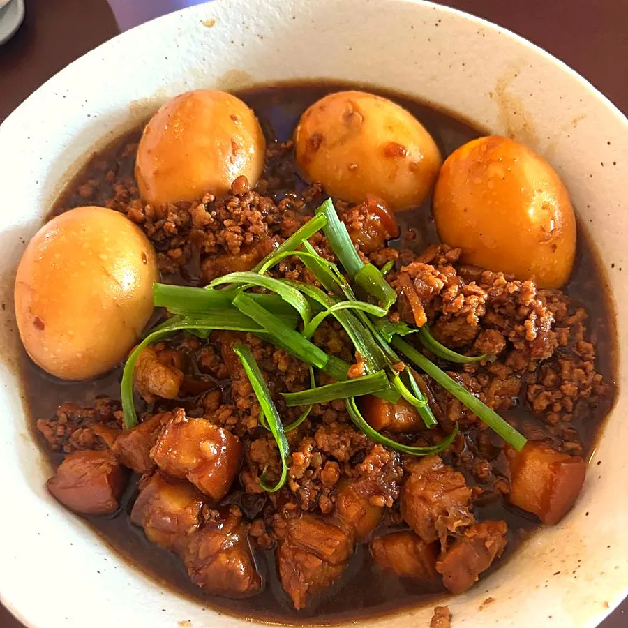 Braised pork belly and minced pork with eggs